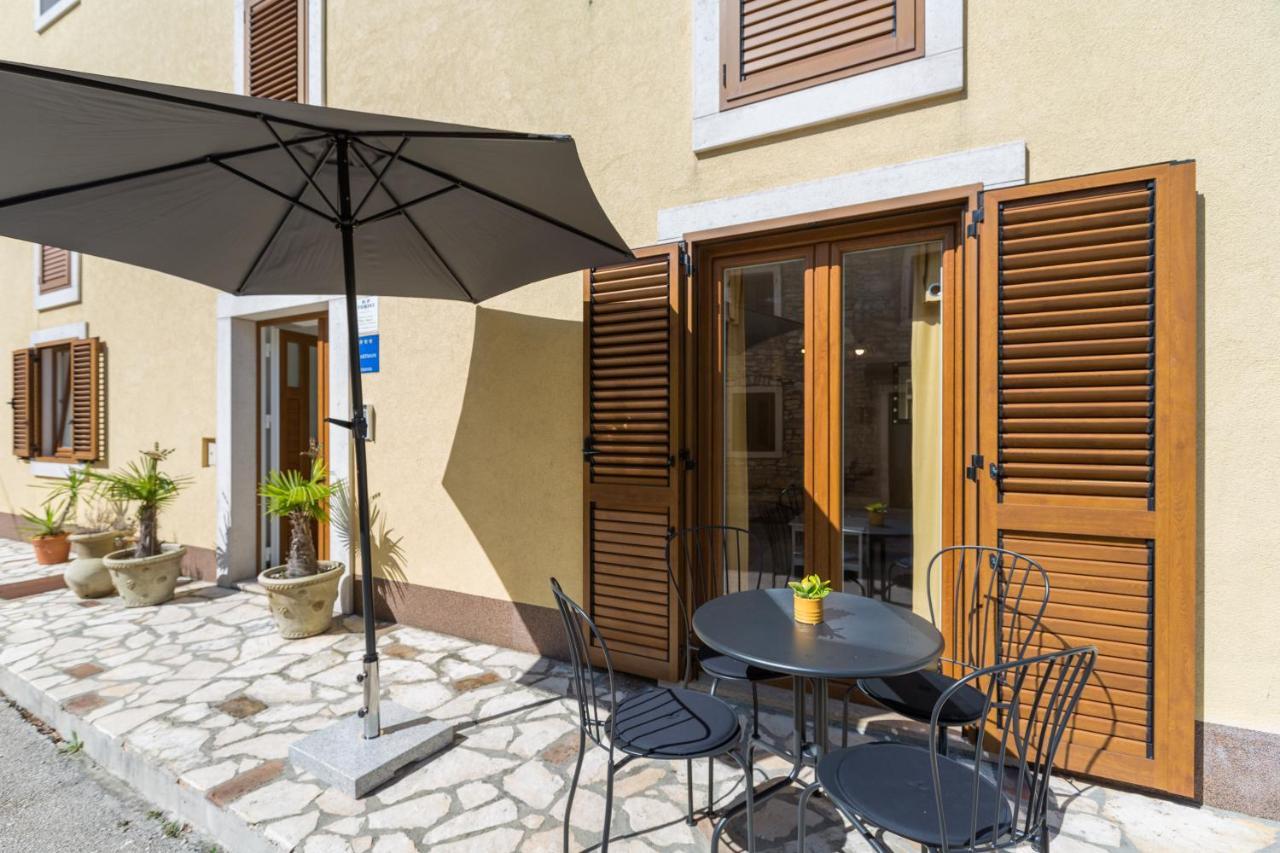 Apartments Agata Novigrad Istria Extérieur photo