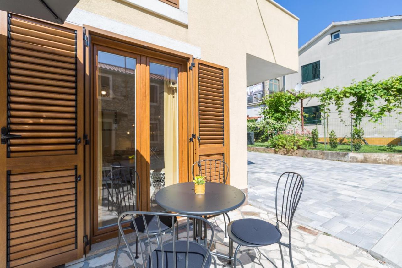 Apartments Agata Novigrad Istria Extérieur photo