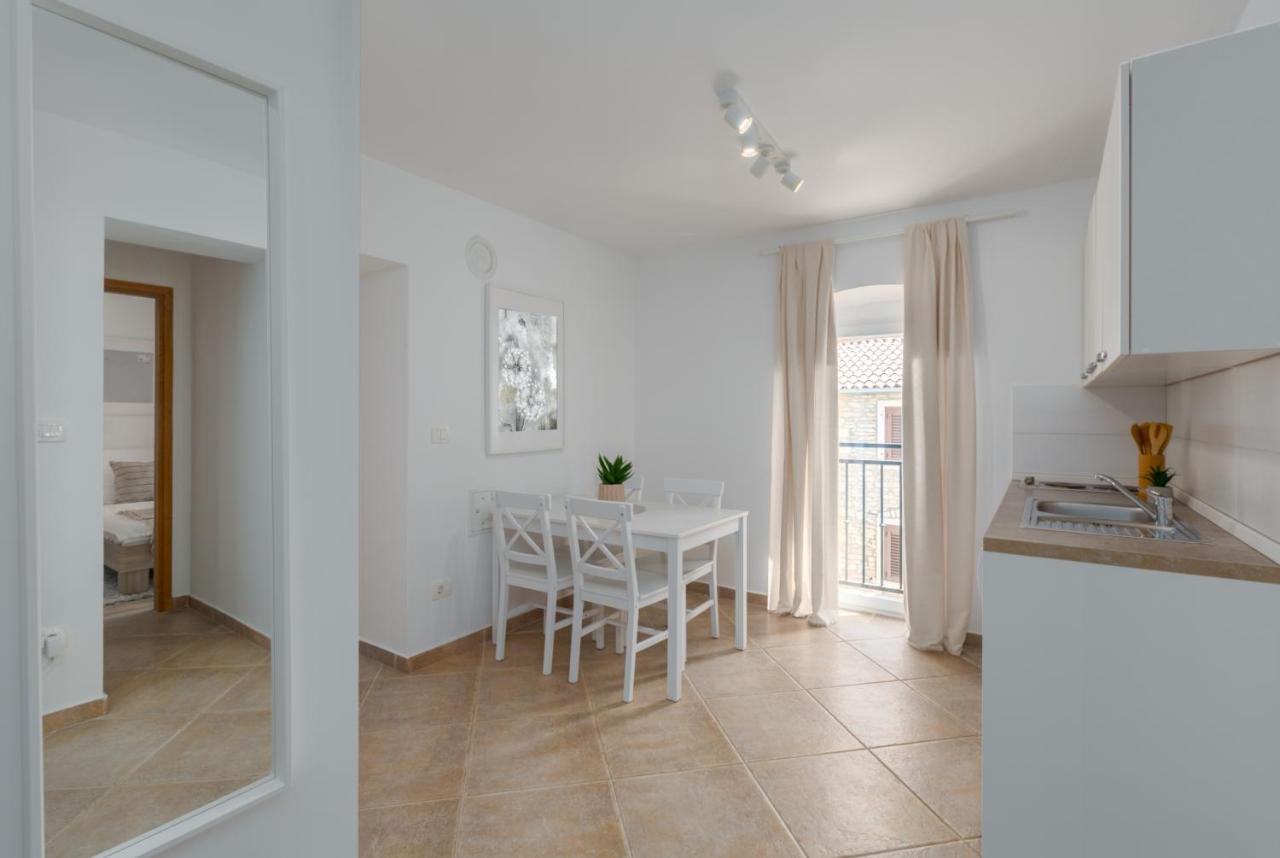 Apartments Agata Novigrad Istria Extérieur photo