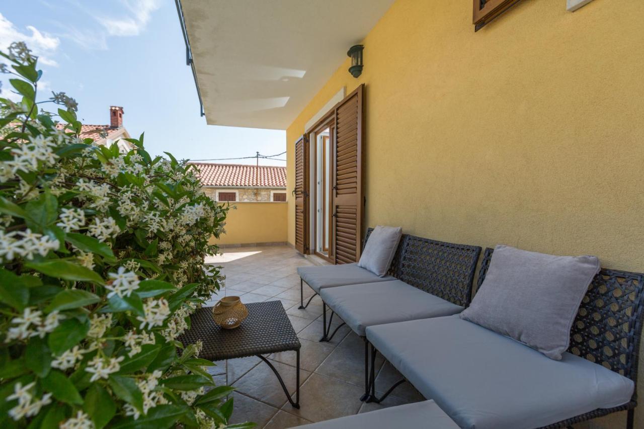 Apartments Agata Novigrad Istria Extérieur photo